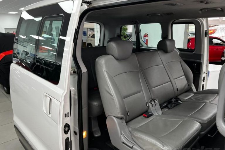 2021-Hyundai-H-1-12